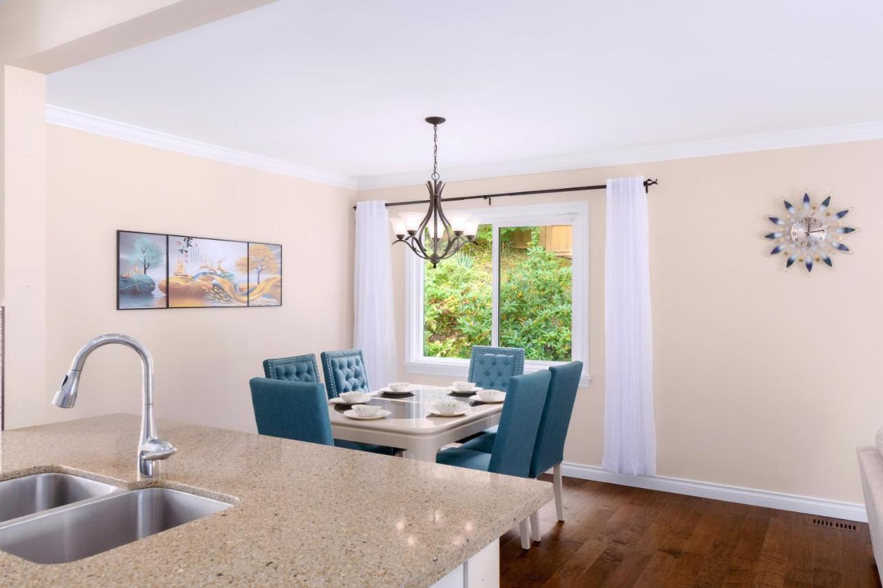 Lovely 3 Bedroom Port Moody Spacious Home 6 People Free Parking 외부 사진