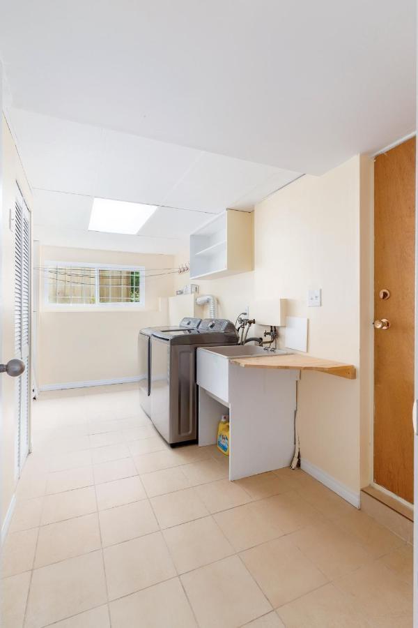 Lovely 3 Bedroom Port Moody Spacious Home 6 People Free Parking 외부 사진